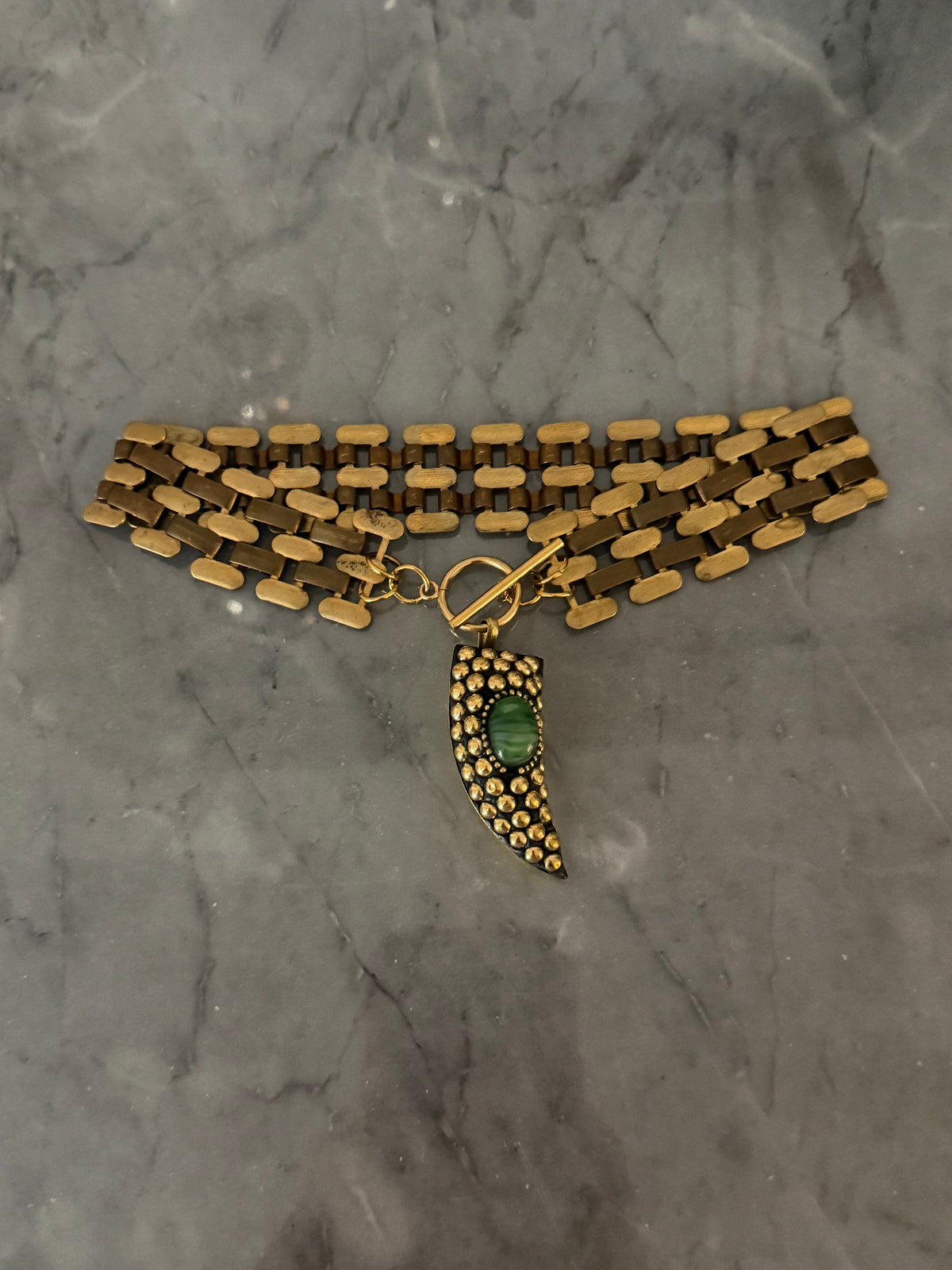 choker horn green stone