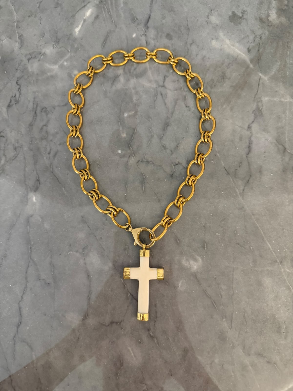white cross short chain gold