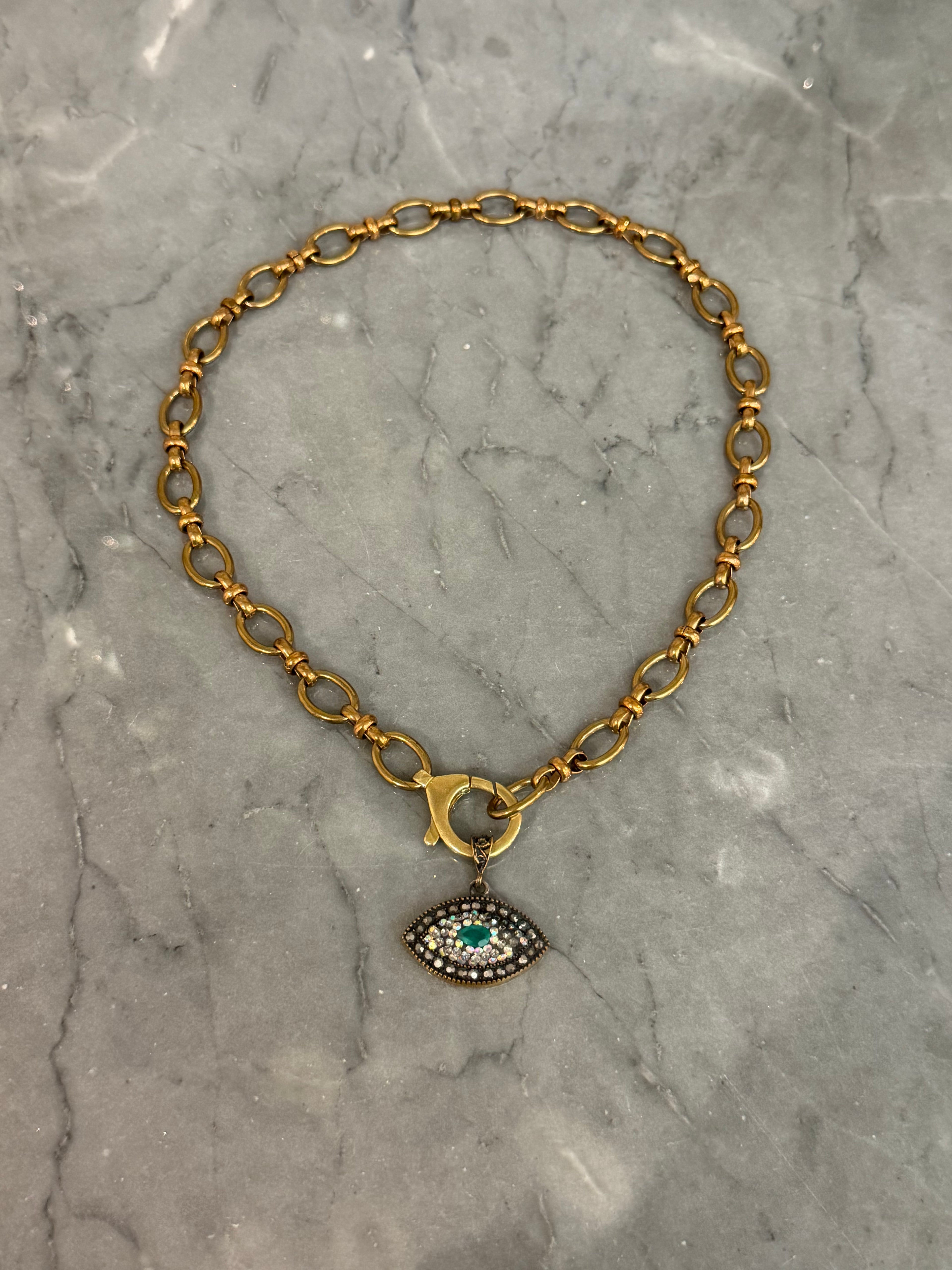 old eye short necklace