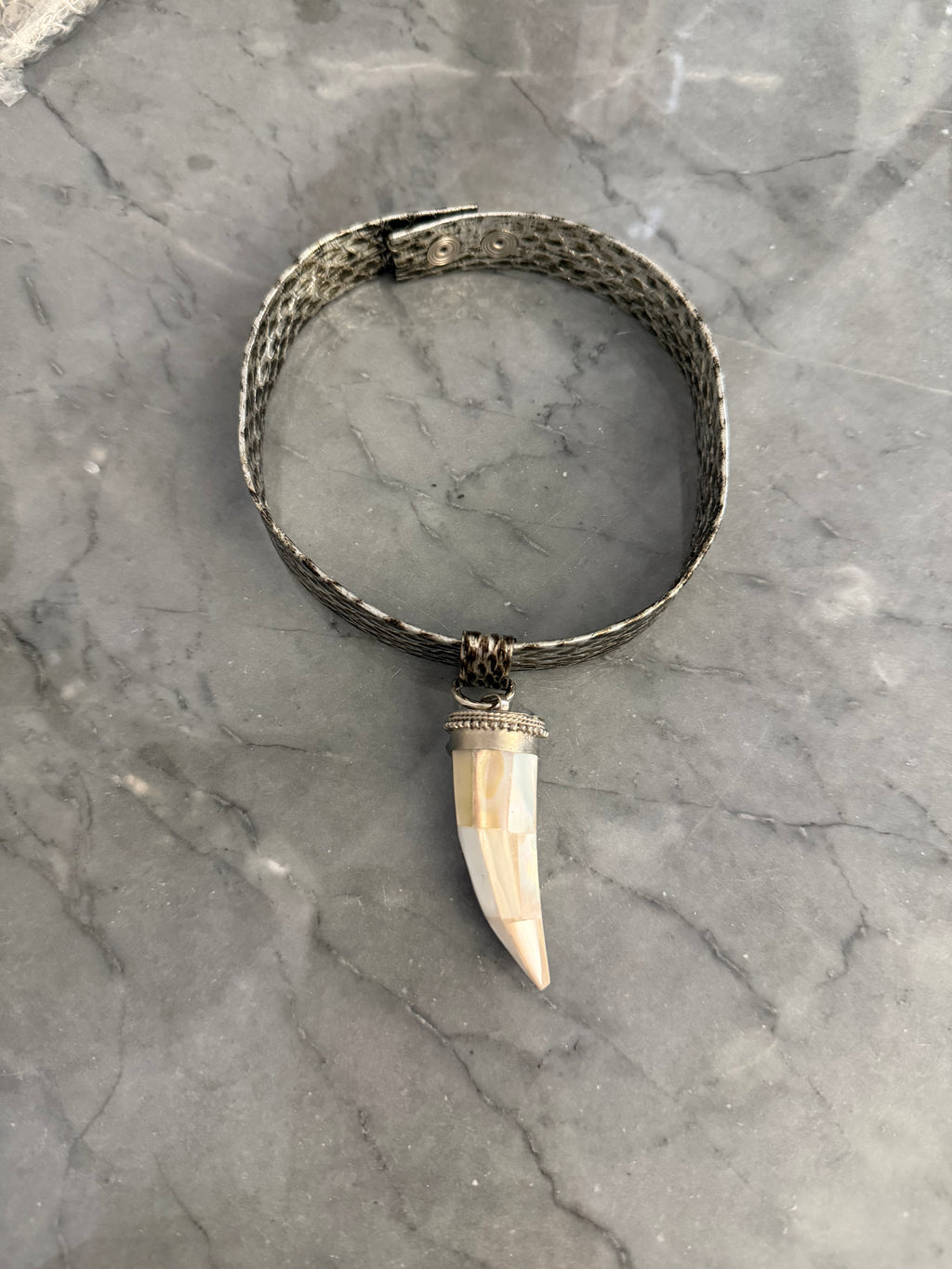 choker leather