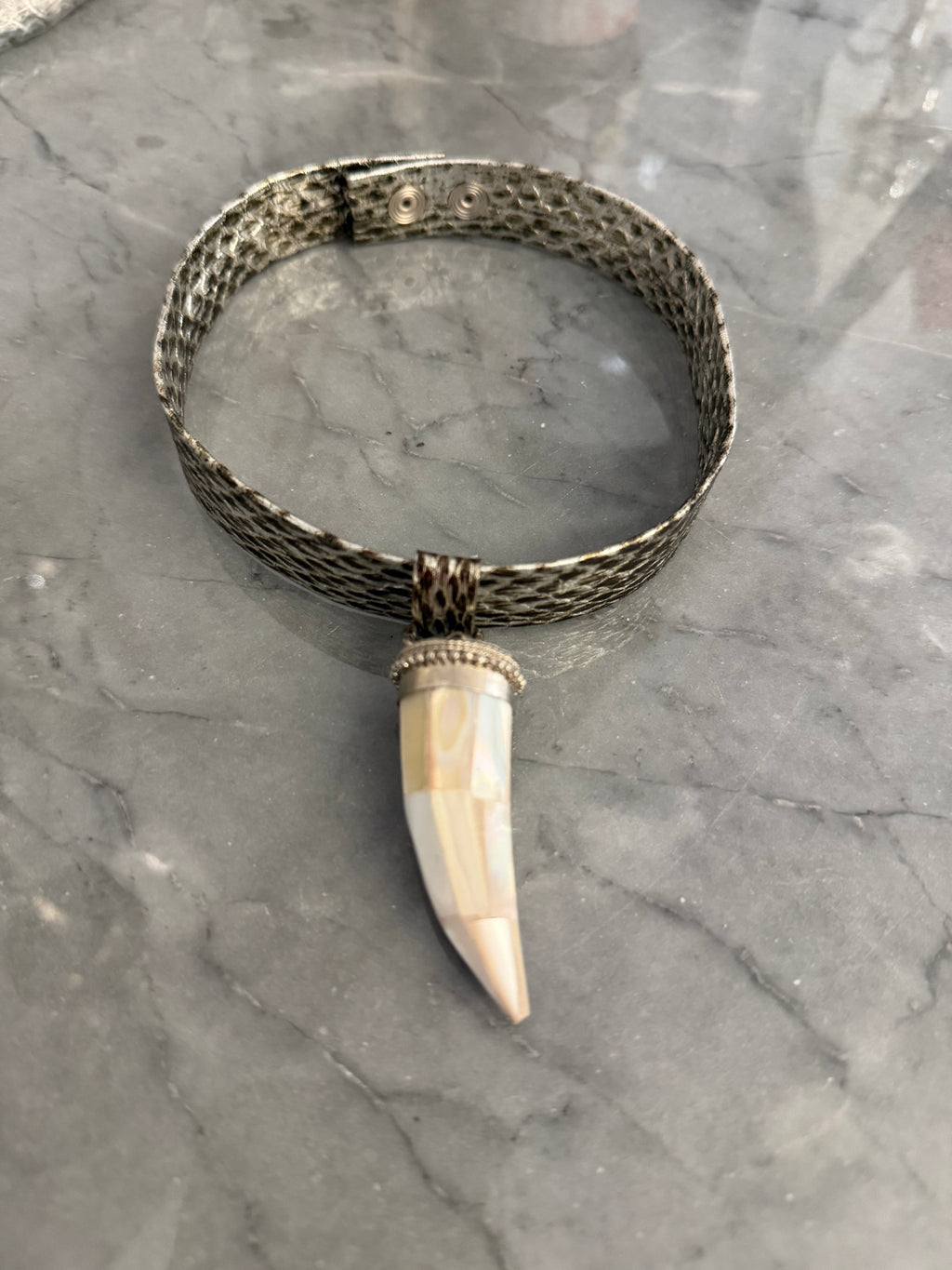 choker leather