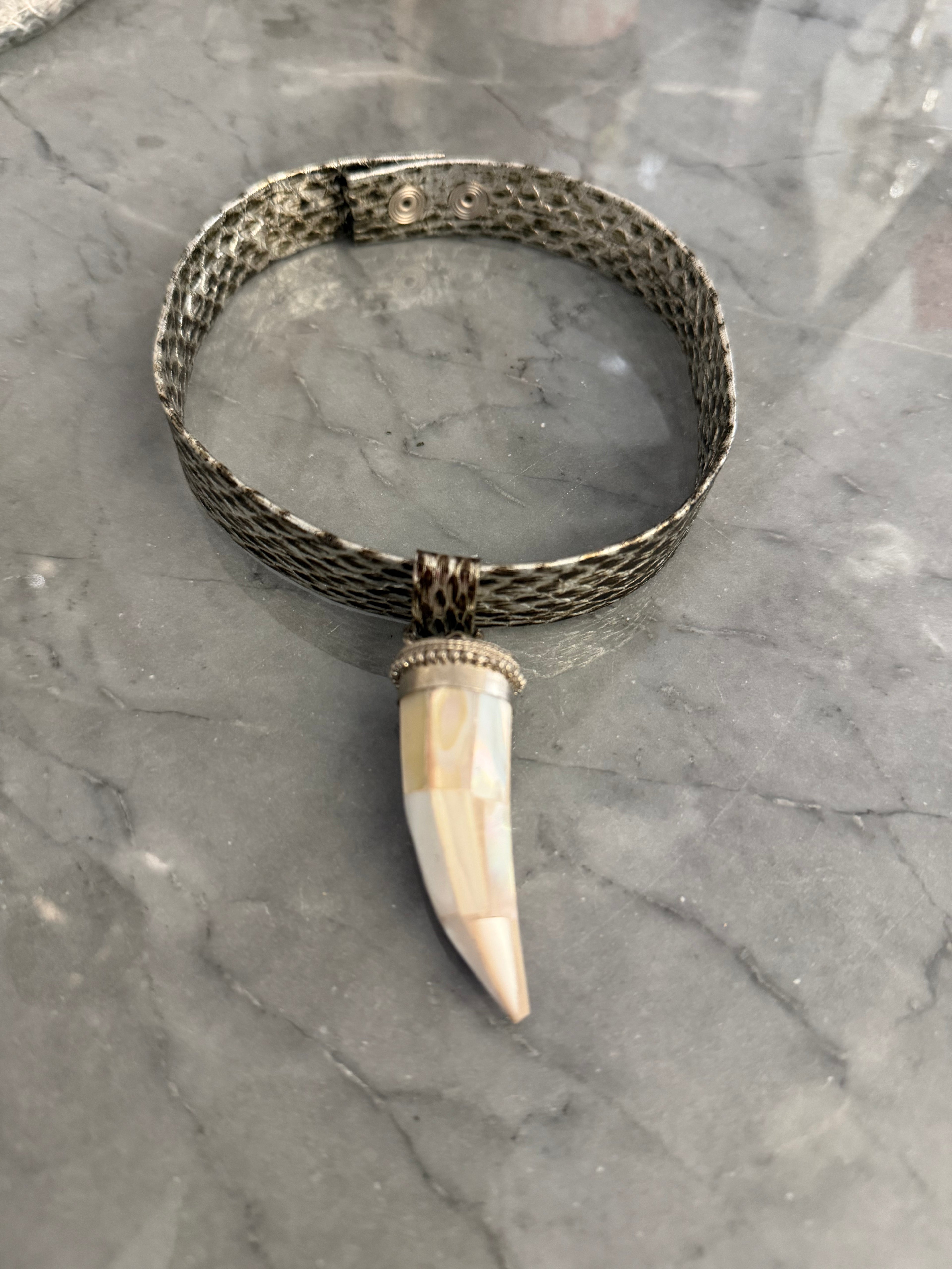 choker leather