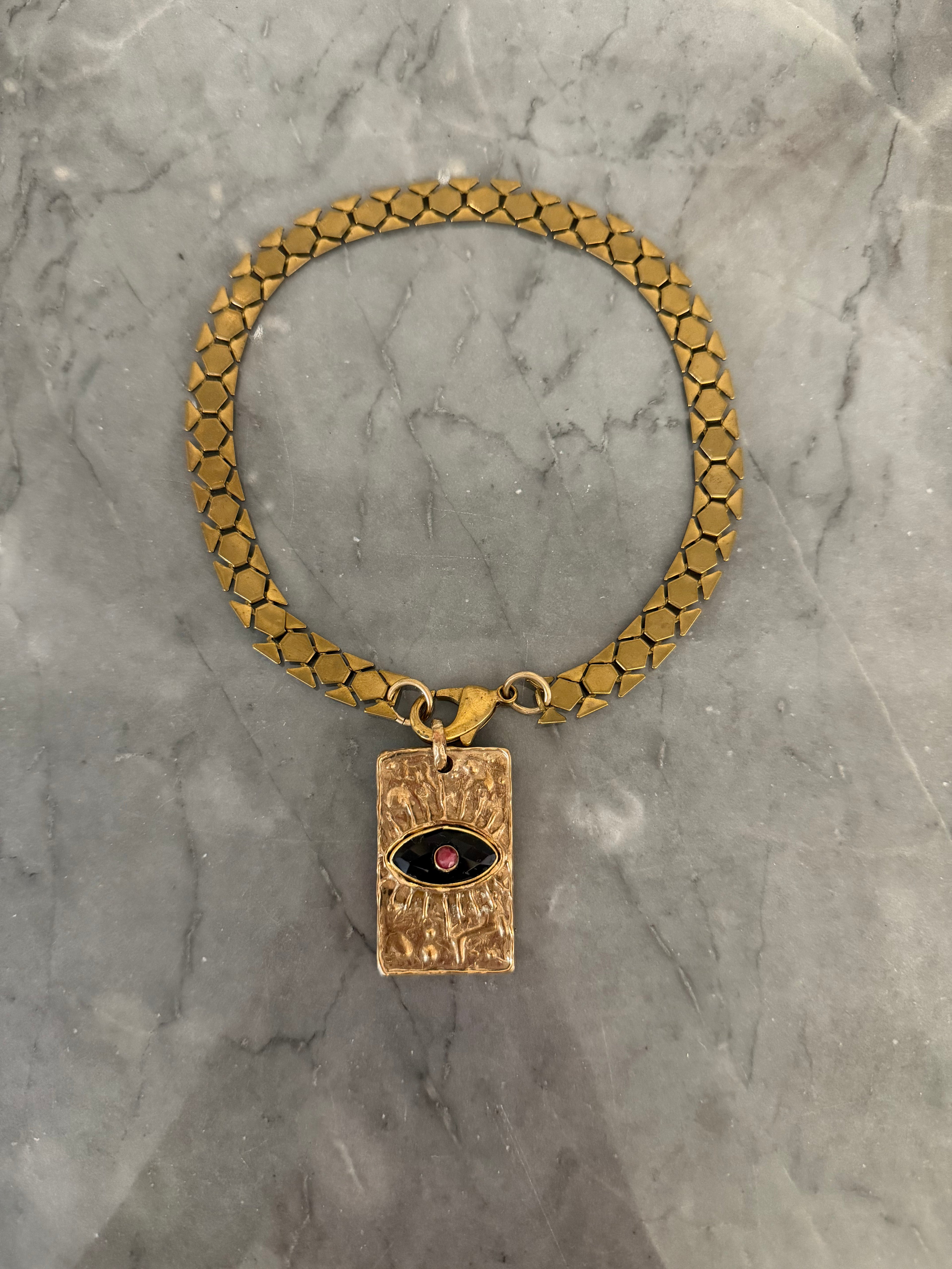 bronze eye choker