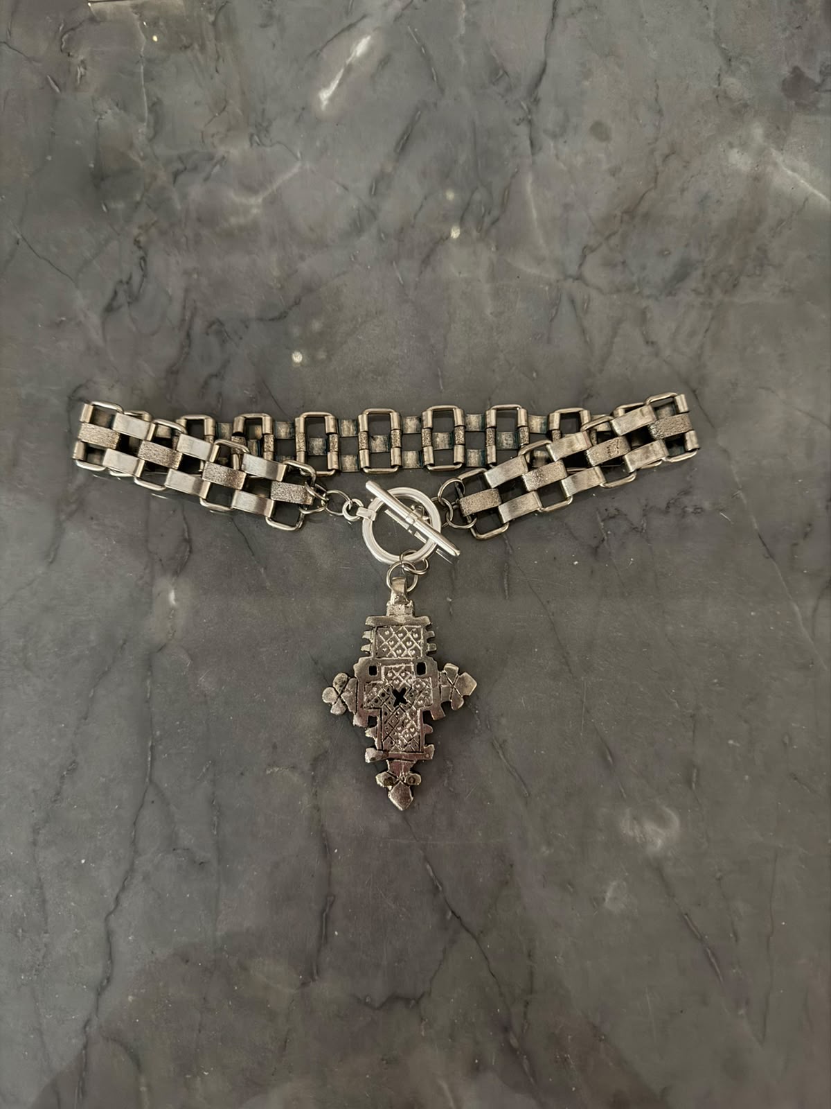 choker tiny silver cross