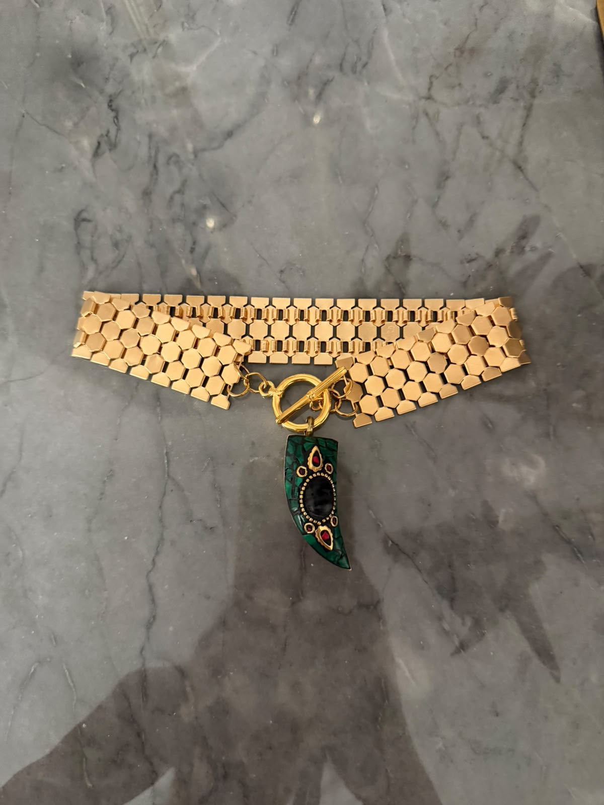 choker green horn gold